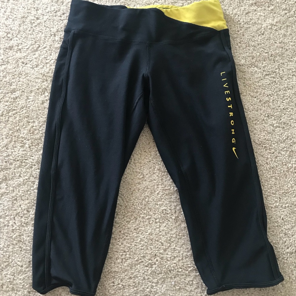 Nike Livestrong Crop Legging